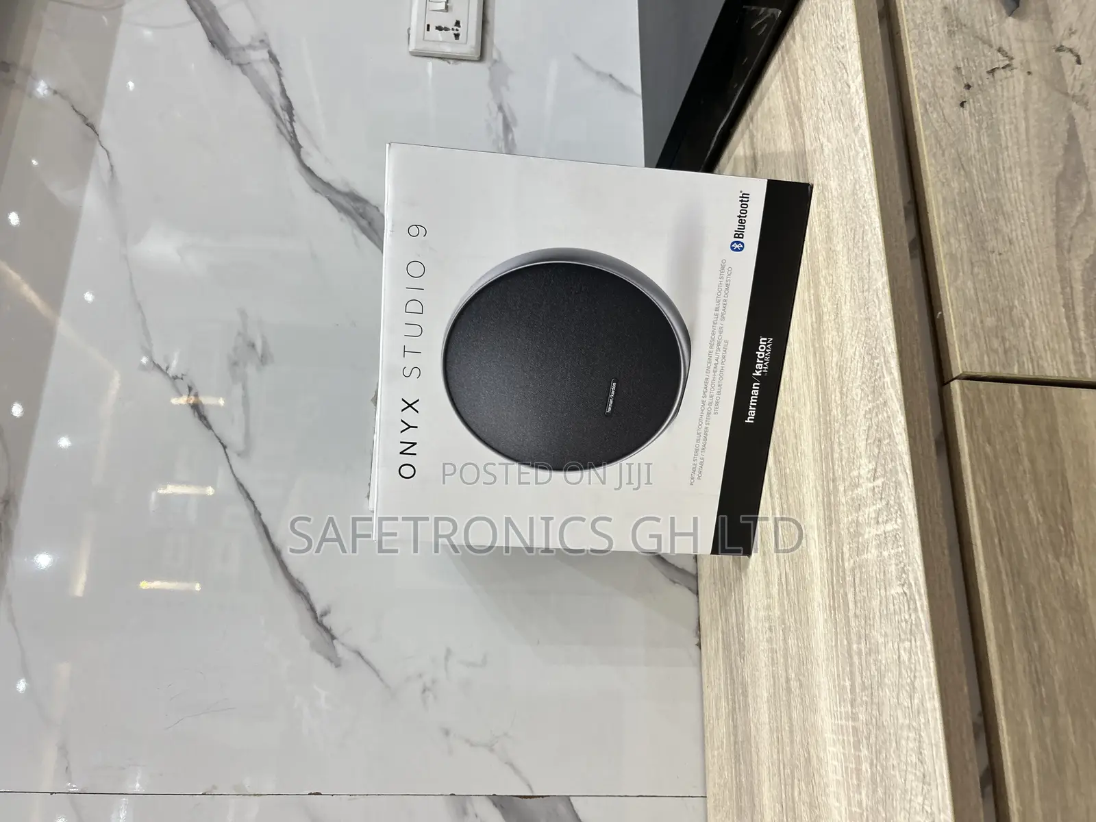 Ultra Modern (Black) Onyx Studio 9 (Nine) Harman Kardon Speaker