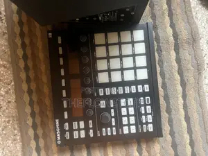 Yamaha Hs5