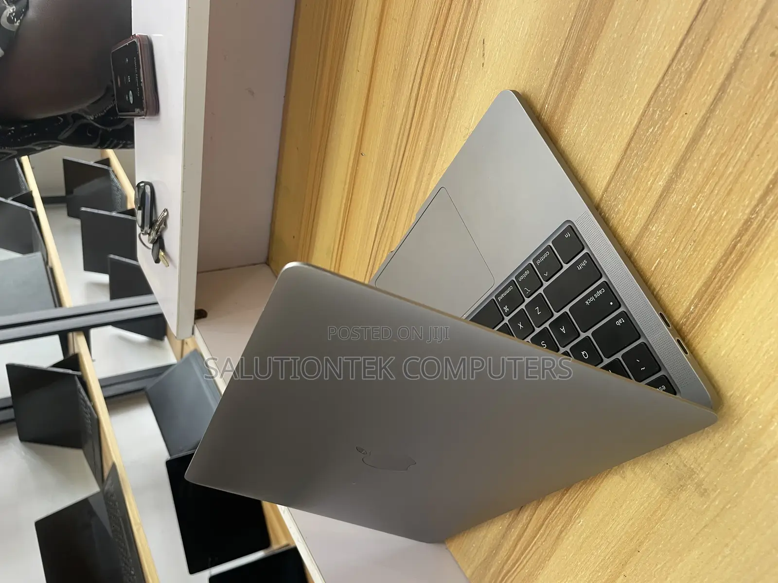 Laptop Apple MacBook Pro 2020 16GB Intel Core I7 SSD 512GB
