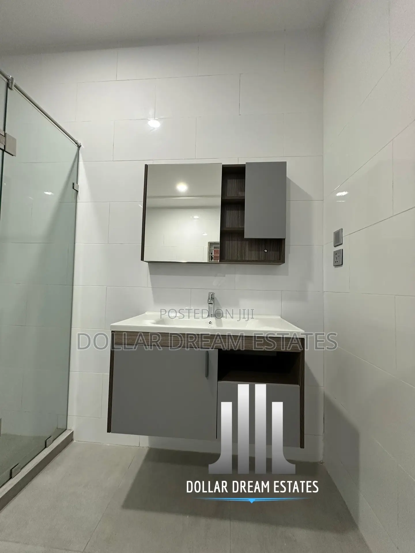 4bdrm House in Lake Side Estate for sale