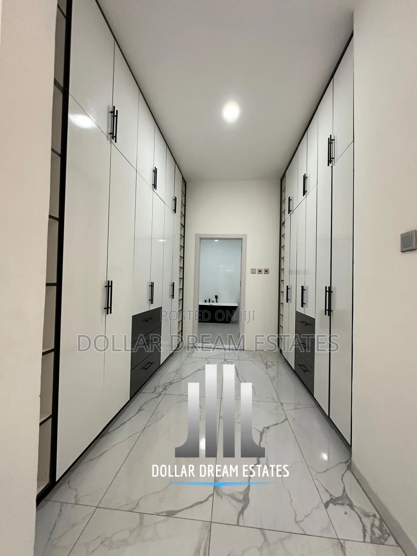 4bdrm House in Lake Side Estate for sale