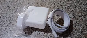 Macbook Pro Adapter Type C 20v3.4 / 15v3 / 9v3 /5.2v3 61wat
