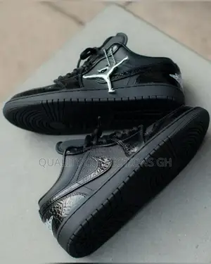 Jordan 1 Low Patient Elephant