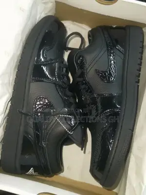 Jordan 1 Low Patient Elephant
