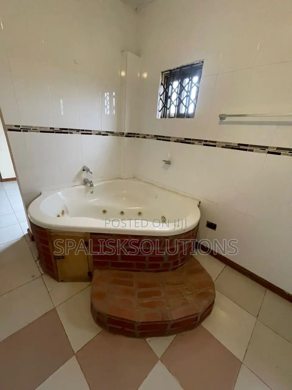 Furnished 6bdrm House in Pokuase Leisure for sale
