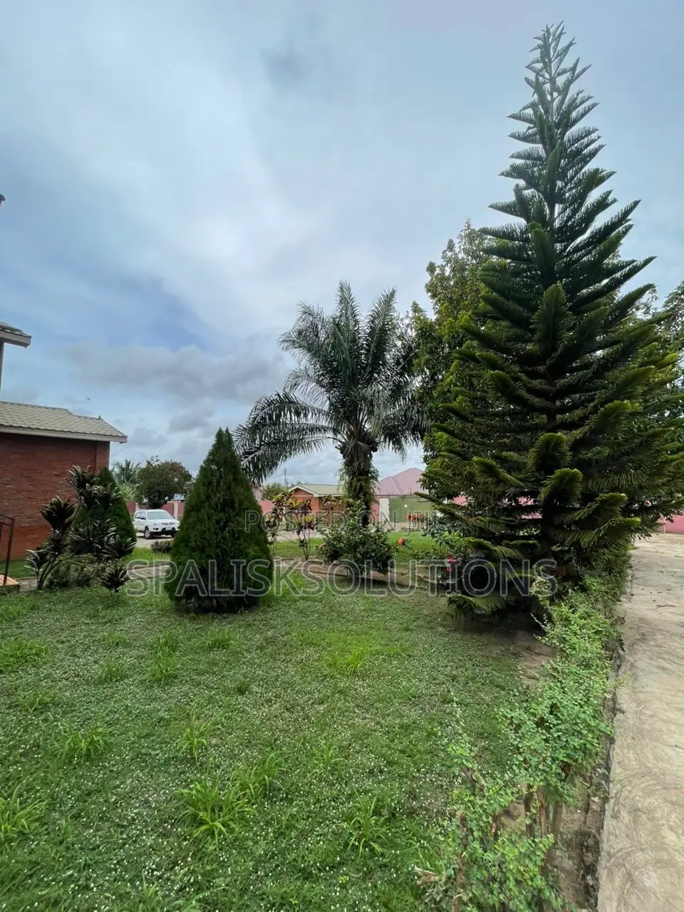 Furnished 6bdrm House in Pokuase Leisure for sale
