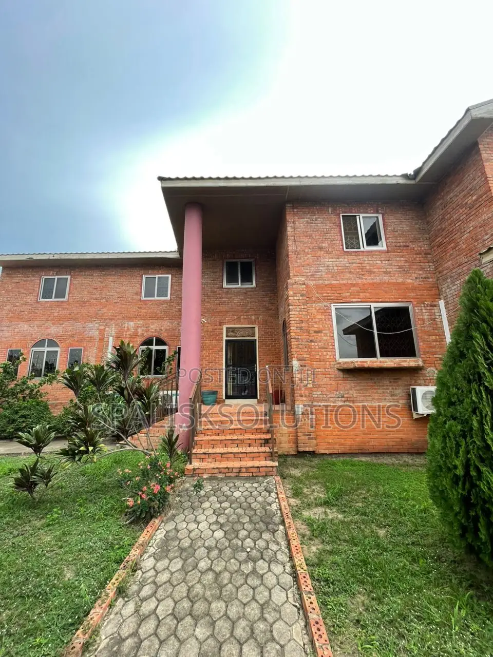 Furnished 6bdrm House in Pokuase Leisure for sale