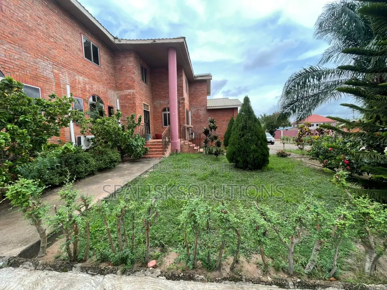 Furnished 6bdrm House in Pokuase Leisure for sale