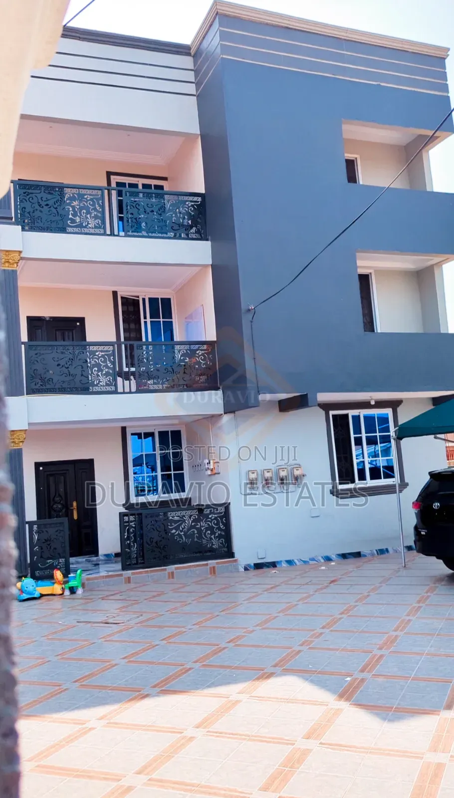 6bdrm House in Abrepo, Adjacent, Kumasi Metropolitan for sale