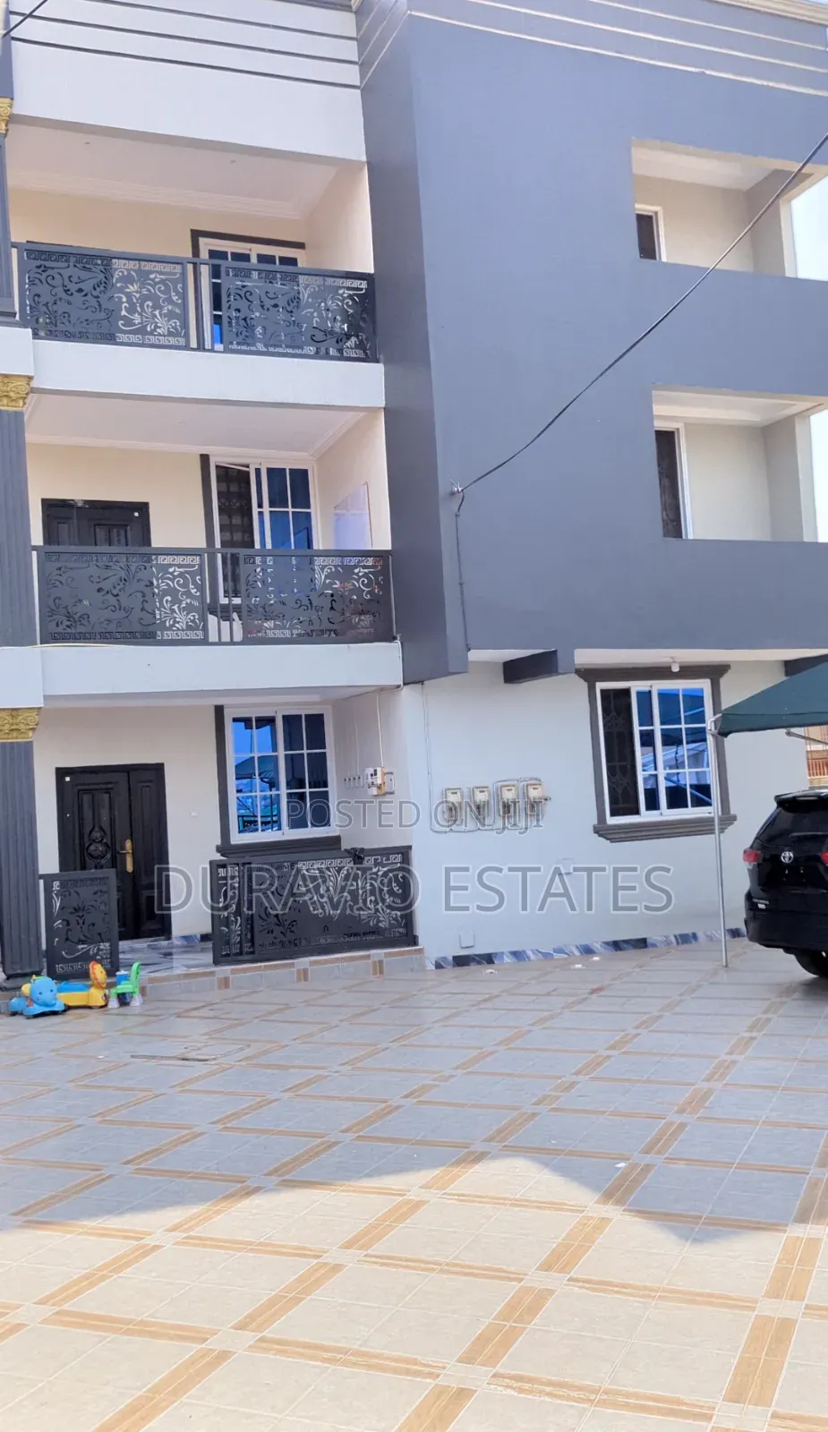 6bdrm House in Abrepo, Adjacent, Kumasi Metropolitan for sale