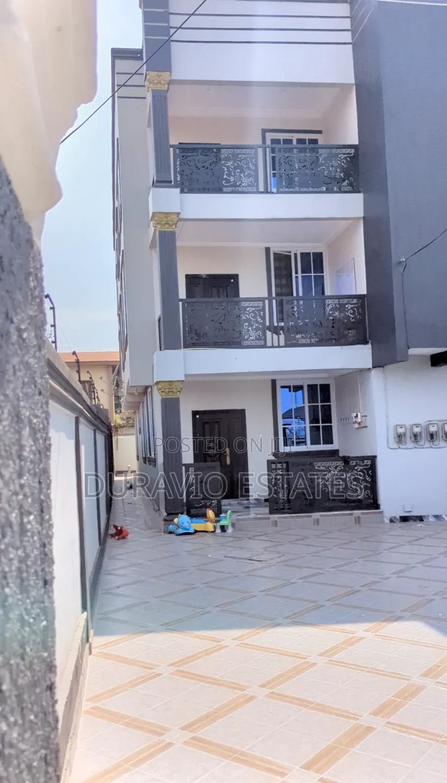 6bdrm House in Abrepo, Adjacent, Kumasi Metropolitan for sale