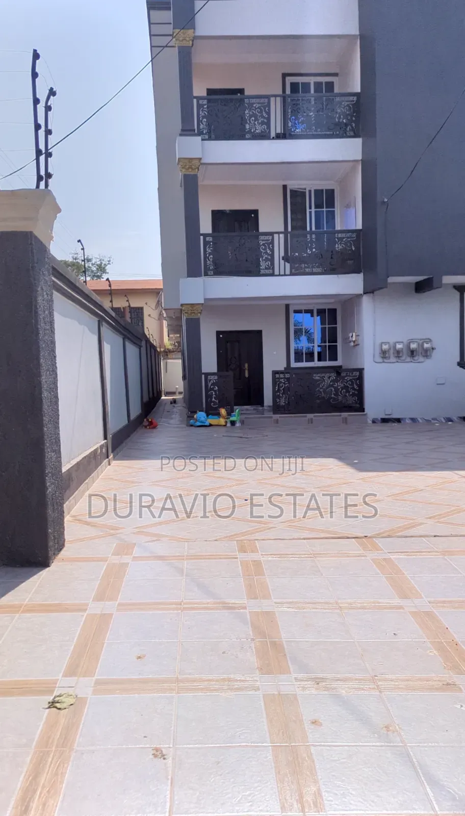6bdrm House in Abrepo, Adjacent, Kumasi Metropolitan for sale