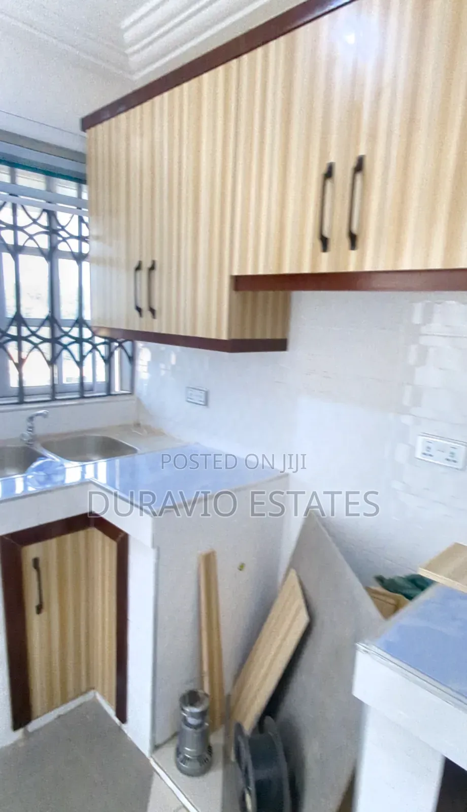 6bdrm House in Abrepo, Adjacent, Kumasi Metropolitan for sale