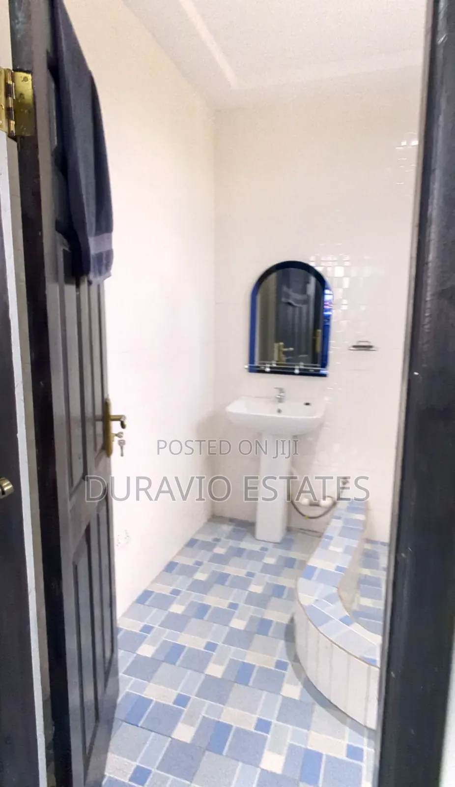 6bdrm House in Abrepo, Adjacent, Kumasi Metropolitan for sale