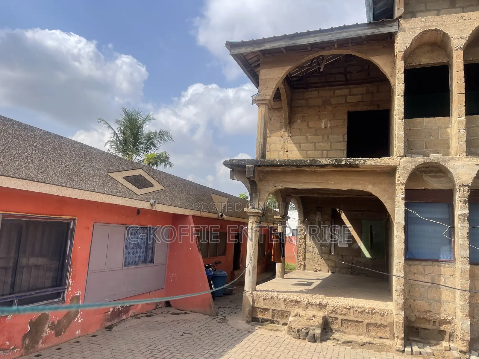 5bdrm House in Achimota for sale