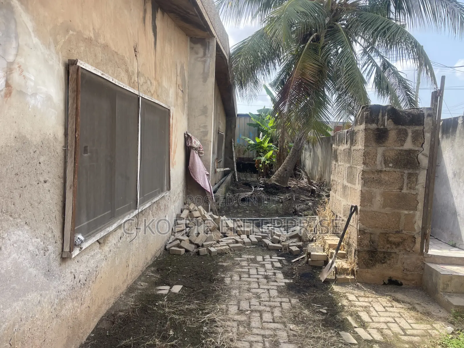 5bdrm House in Achimota for sale