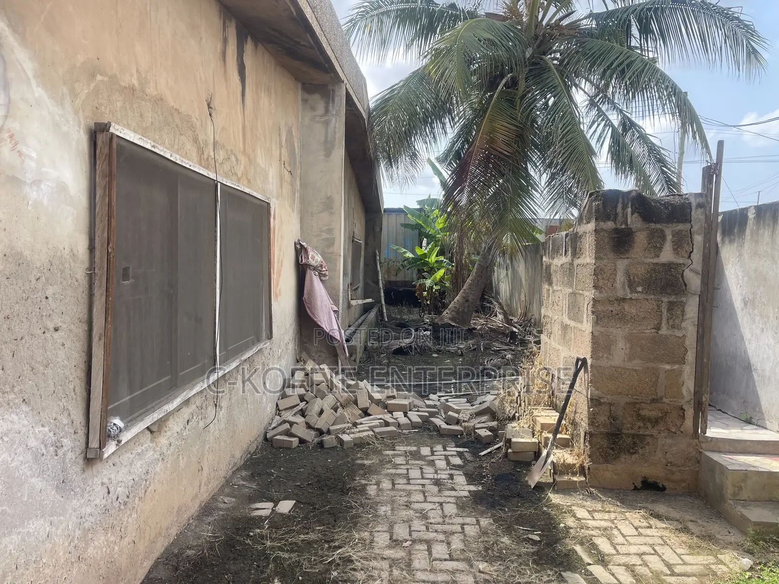 5bdrm House in Achimota for sale