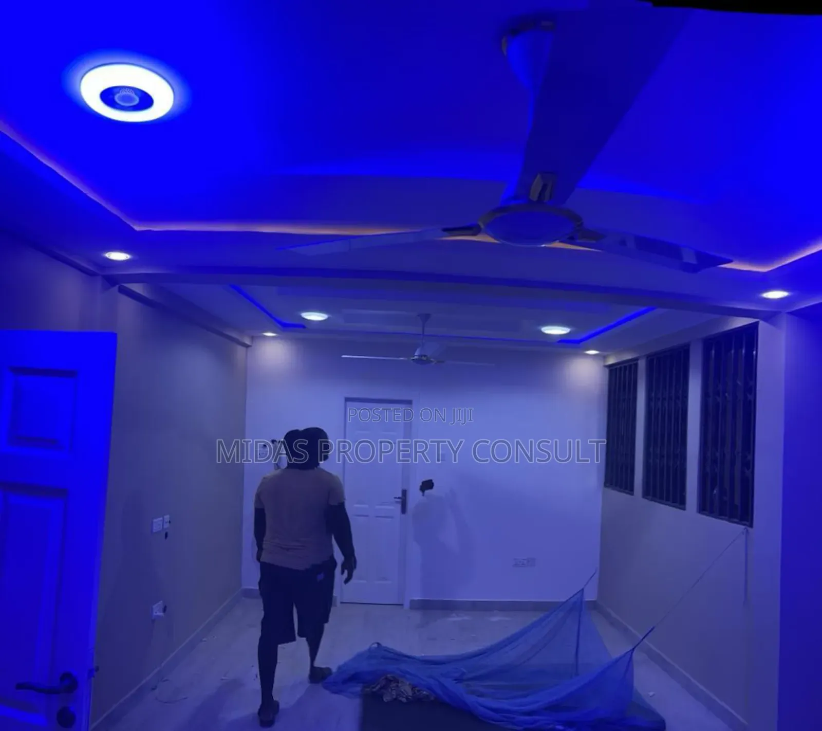 10bdrm House in Prime Tema for sale