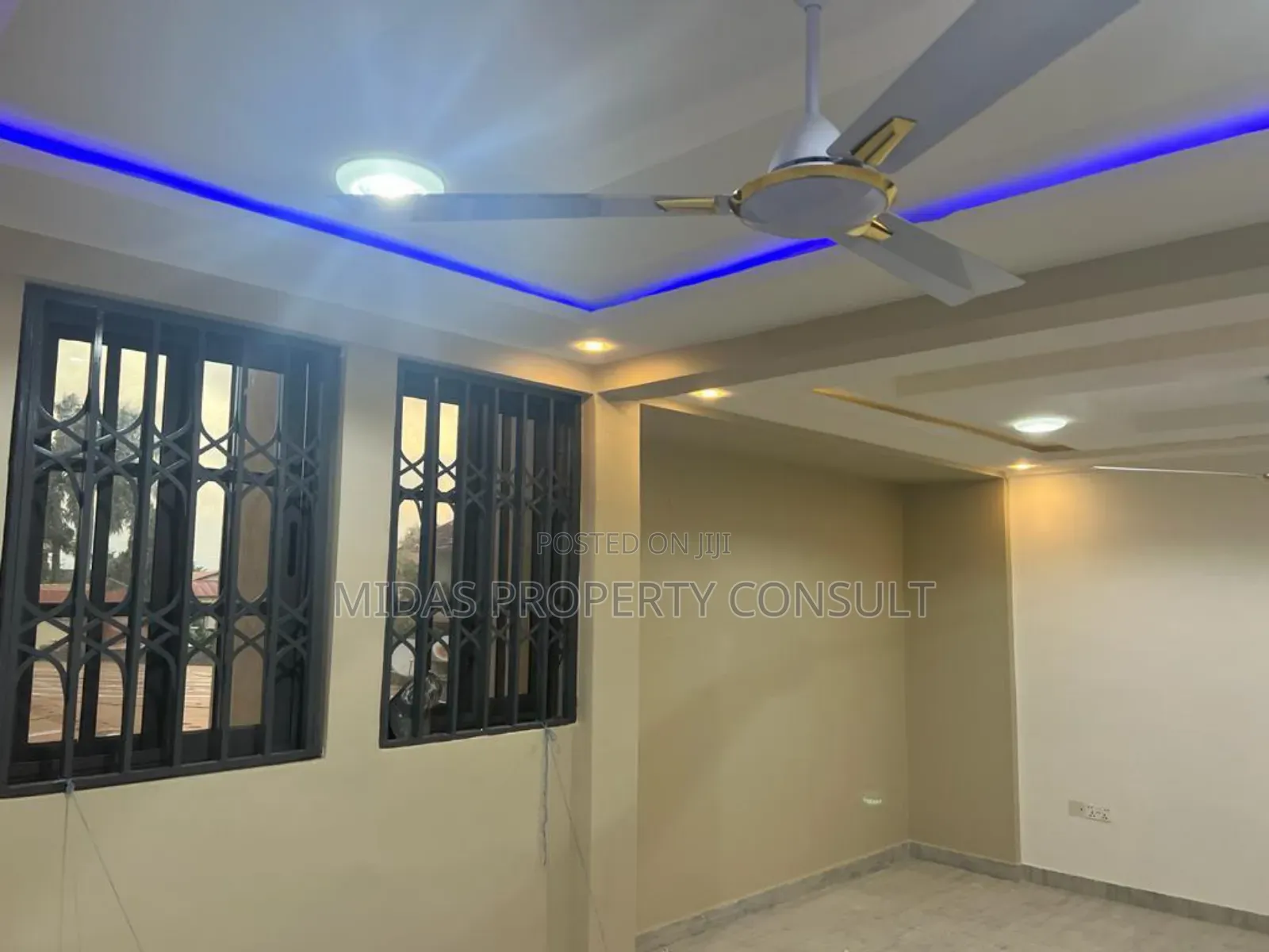 10bdrm House in Prime Tema for sale