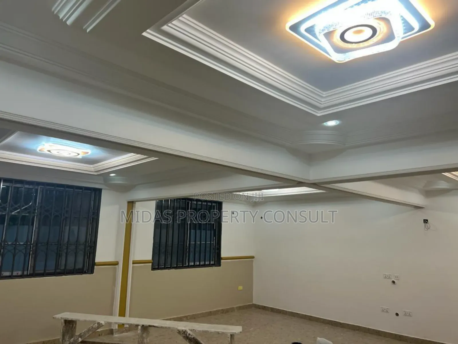 10bdrm House in Prime Tema for sale