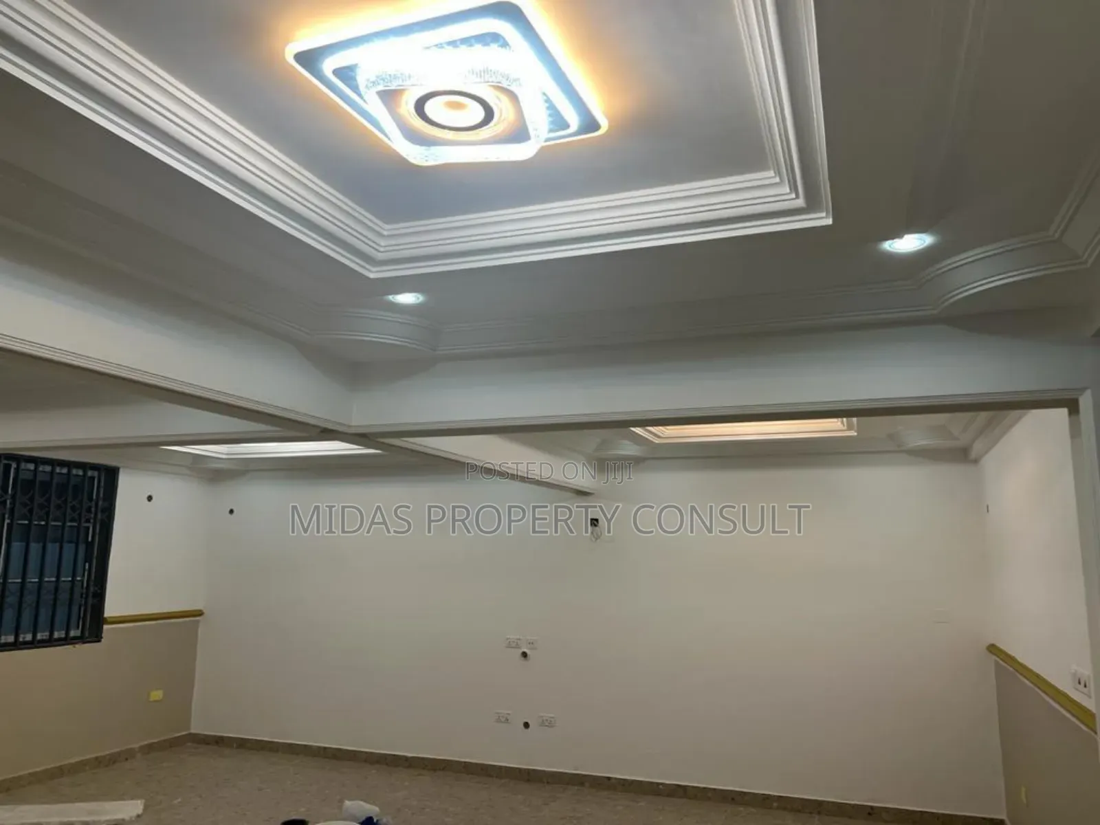 10bdrm House in Prime Tema for sale