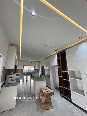 4bdrm House in Lake Side Estate for sale
