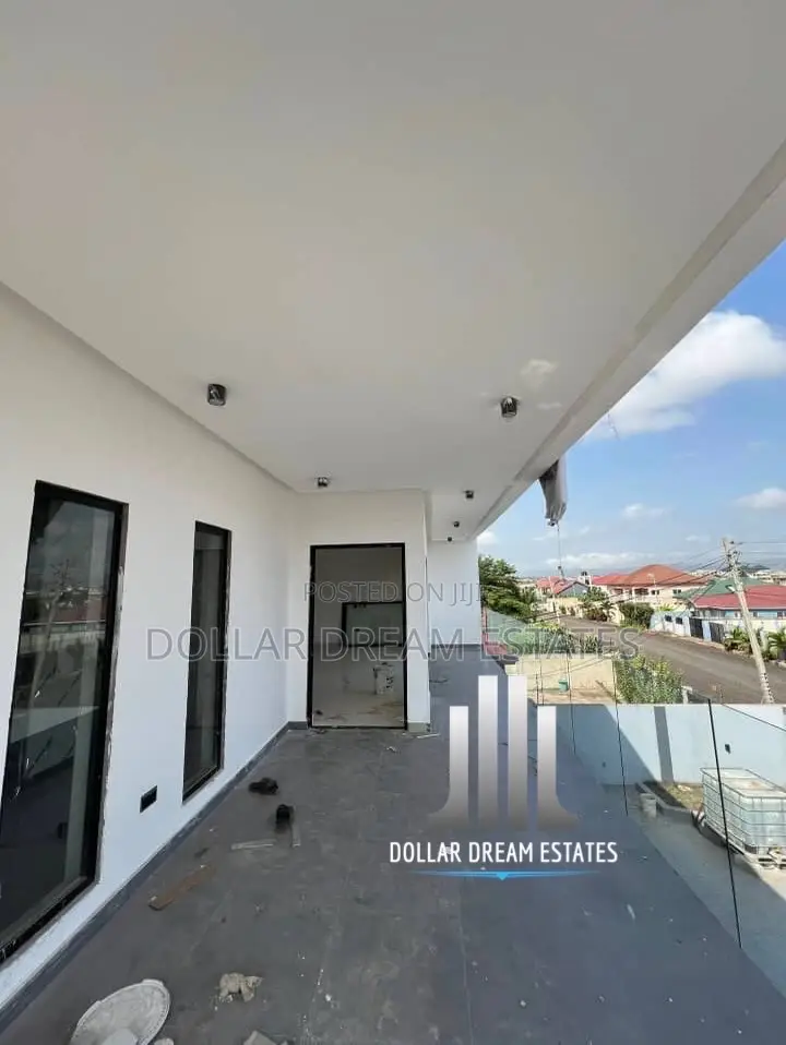 4bdrm House in Lake Side Estate for sale