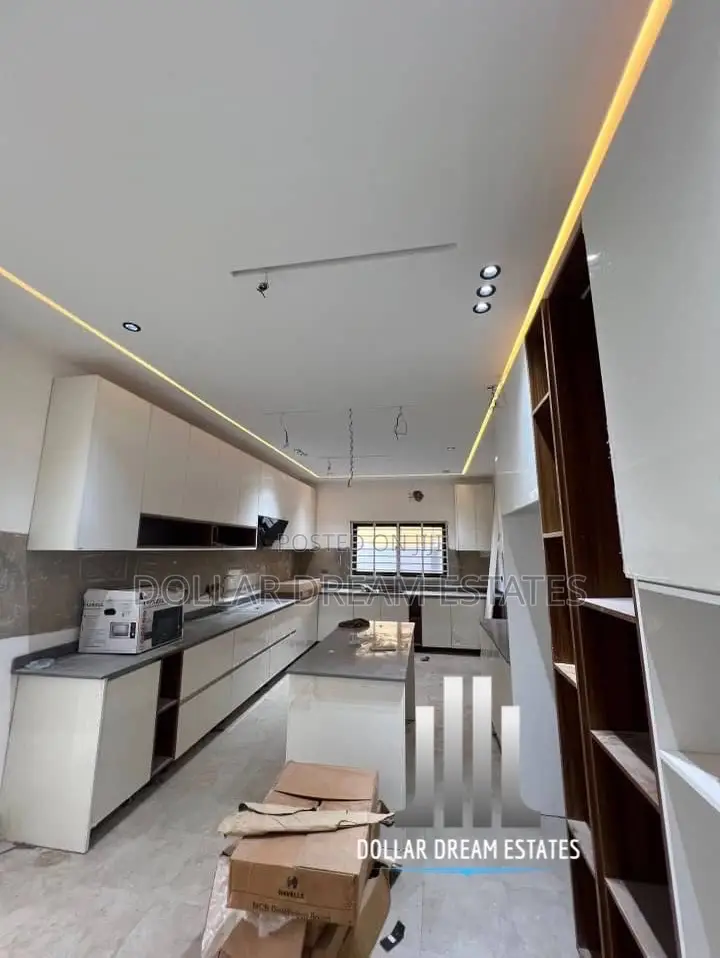 4bdrm House in Lake Side Estate for sale