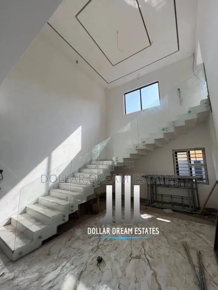 4bdrm House in Lake Side Estate for sale