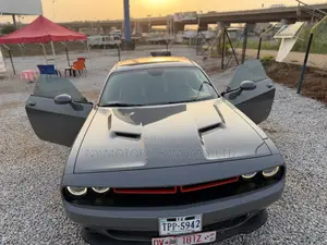 Dodge Challenger SXT RWD 2018 Gray