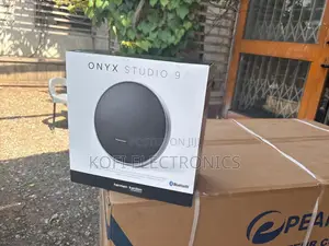 Onyx Studio 9 Dense, Bass-Weighted Audio