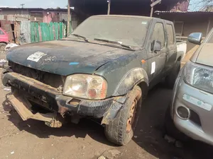 Nissan Hardbody 2004 White