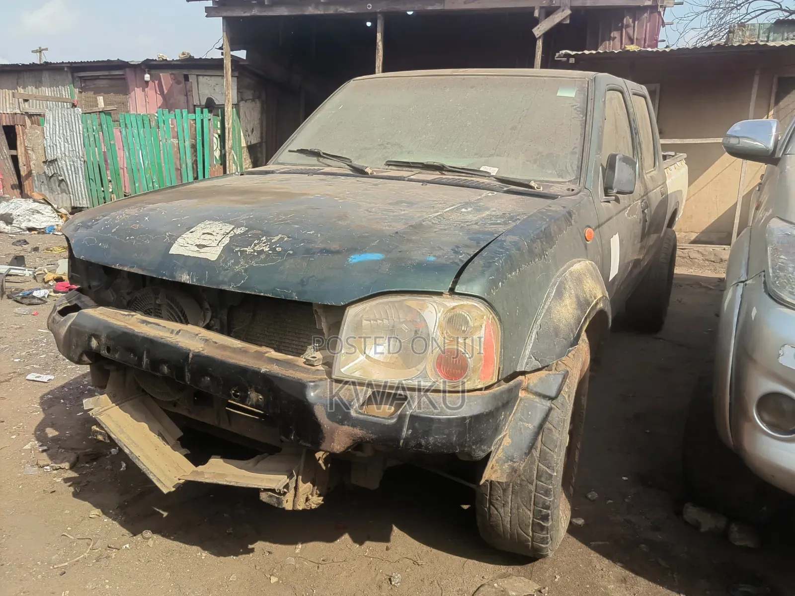 Nissan Hardbody 2004 White