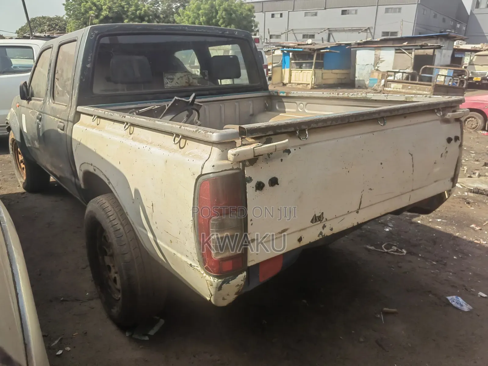 Nissan Hardbody 2004 White