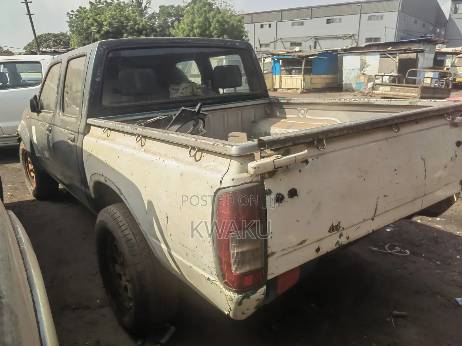 Nissan Hardbody 2004 White