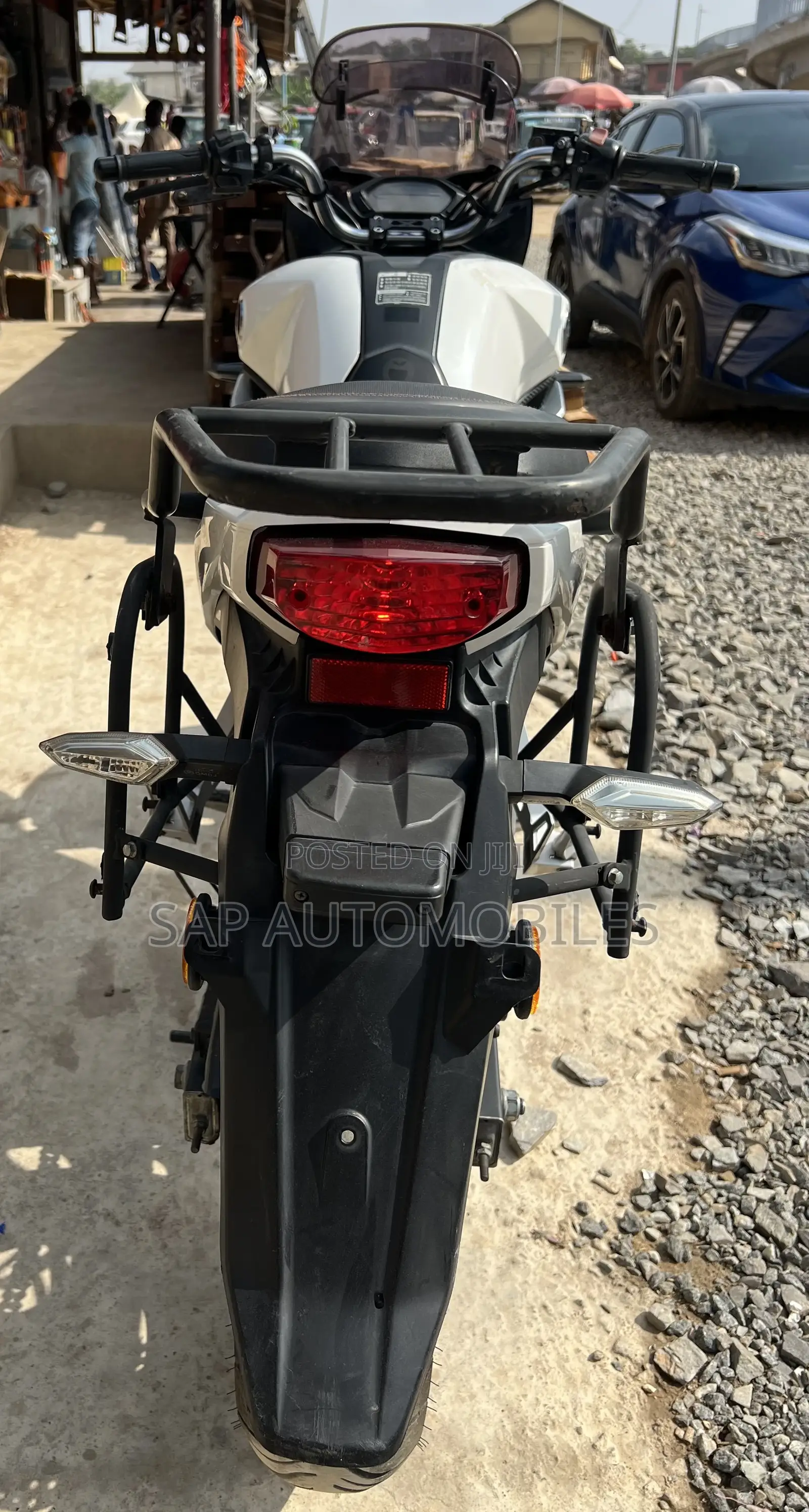 Honda CB 2018 White
