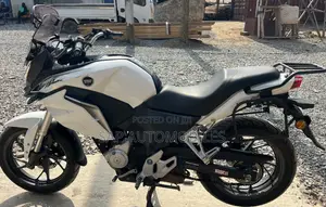 Honda CB 2018 White