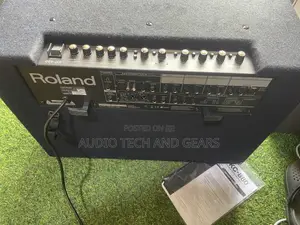 Roland Kc880 4-Channel Keyboard Combo