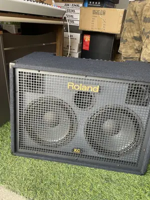Roland Kc880 4-Channel Keyboard Combo