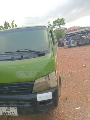 Nissan Caravan (Urvan) 1999 Green