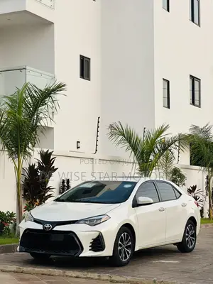 Toyota Corolla XLE (1.8L 4cyl 2A) 2018 White