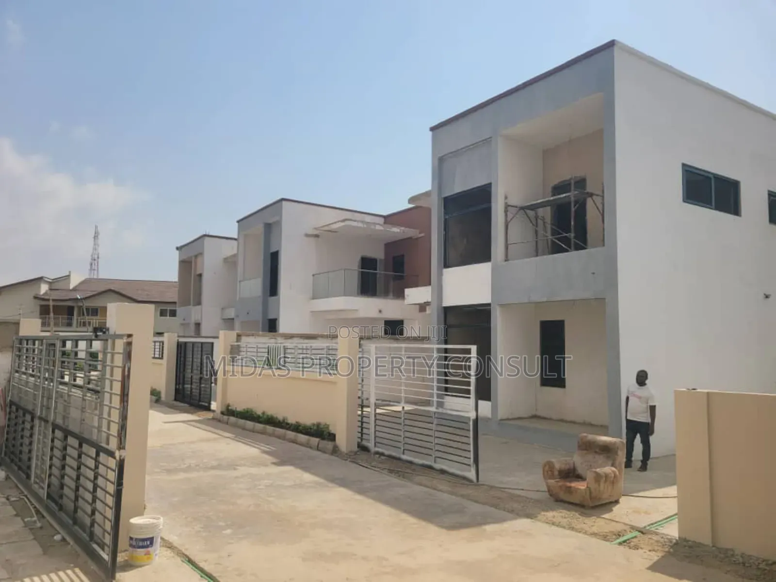 3bdrm House in East Airport, Spintex for sale