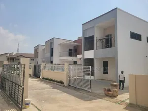 3bdrm House in East Airport, Spintex for sale