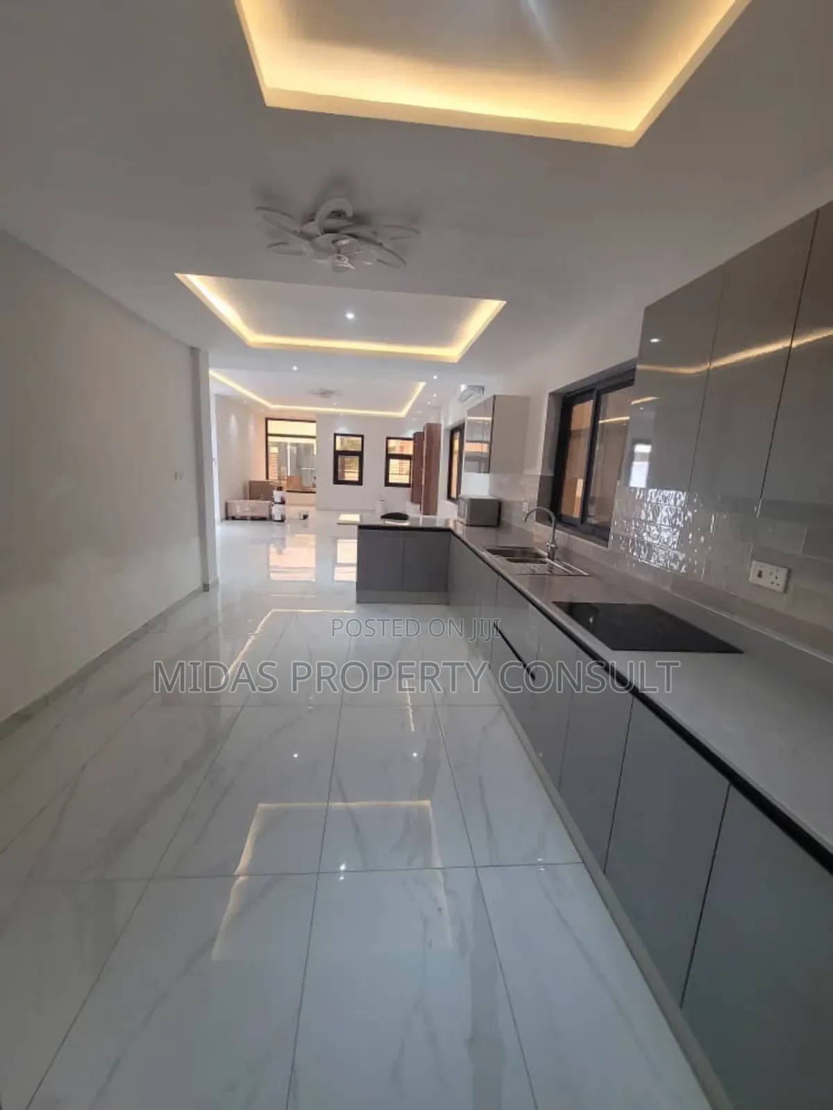 3bdrm House in East Airport, Spintex for sale