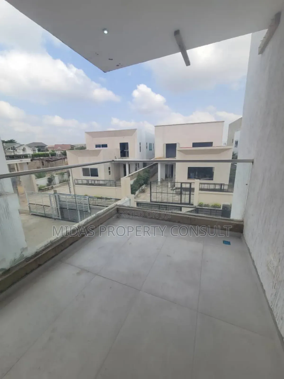 3bdrm House in East Airport, Spintex for sale