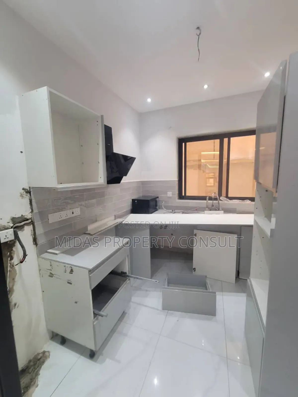 3bdrm House in East Airport, Spintex for sale