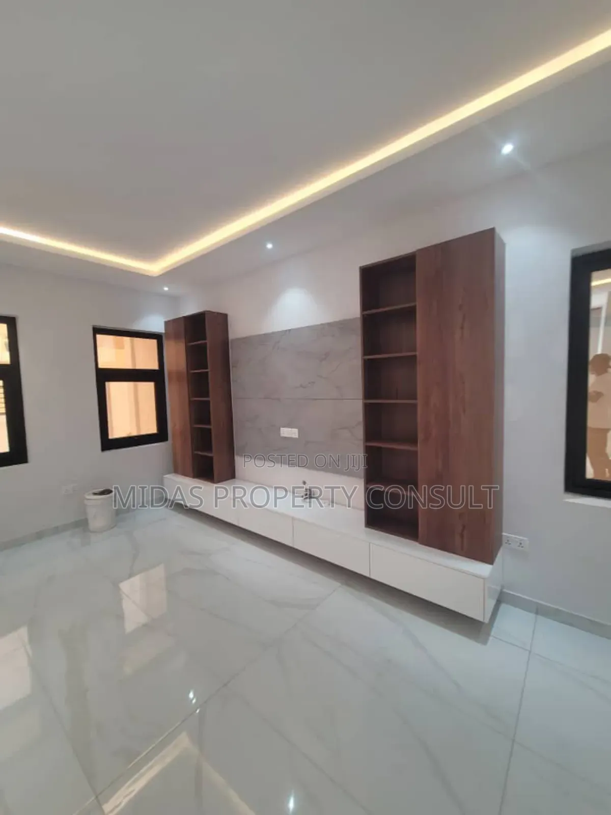 3bdrm House in East Airport, Spintex for sale