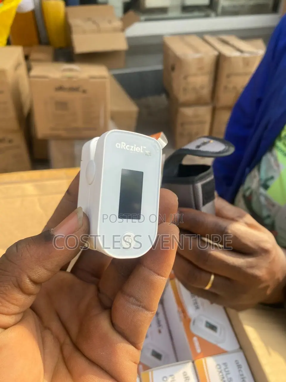 Arcziel Pulse Oximeter White
