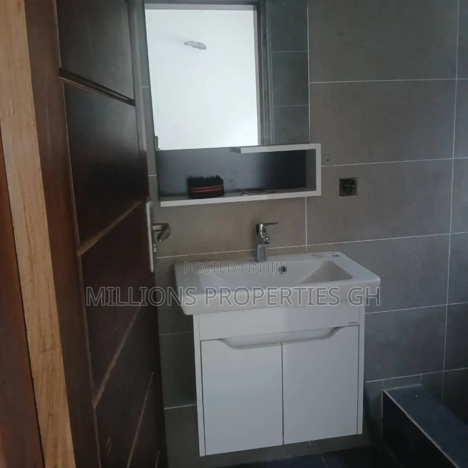 3bdrm House in Millions Properties, Kumasi Metropolitan for sale