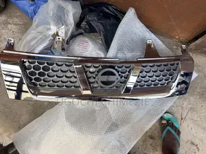 Nissan Hardbody 2002/2003/2004/2005 Grille